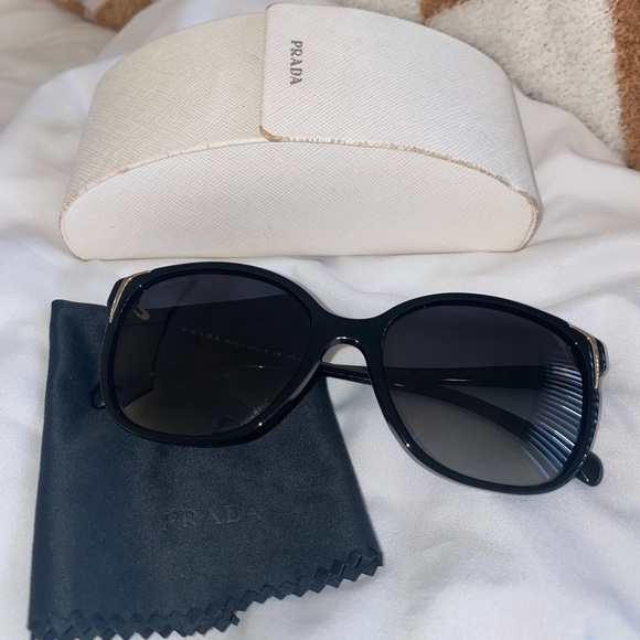 Polarized Prada sunglasses - Picture 2 of 5